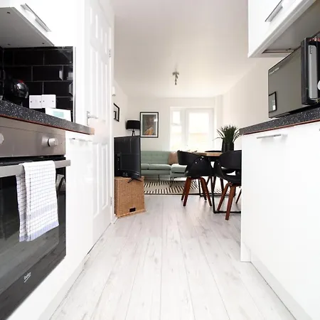 4 Bedroom With Free On Street Parking 브리스틀