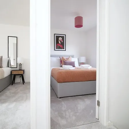 4 Bedroom With Free On Street Parking 게스트하우스