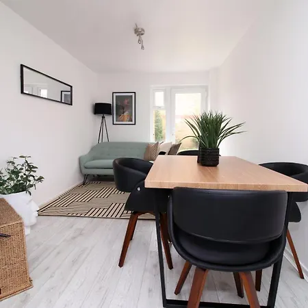 게스트하우스 4 Bedroom With Free On Street Parking 브리스틀