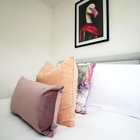 4 Bedroom With Free On Street Parking Pensión 4*