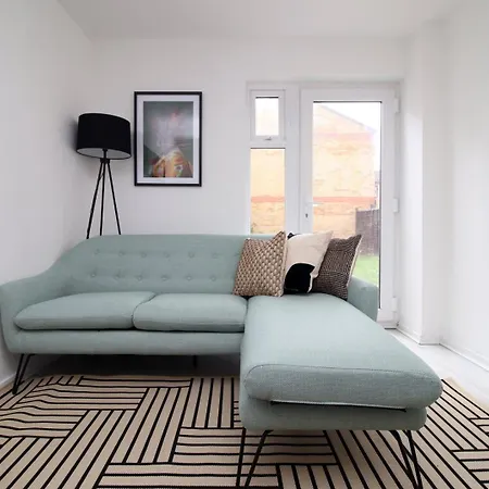 4 Bedroom With Free On Street Parking Guest house