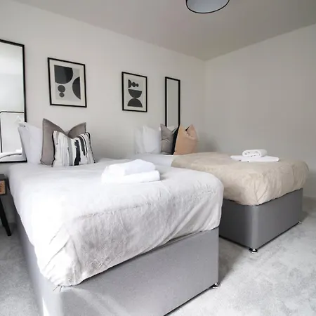 4 Bedroom With Free On Street Parking Guest house *