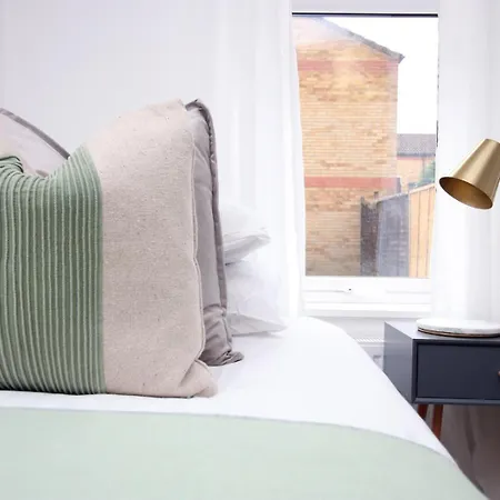 4 Bedroom With Free On Street Parking 4* Bristol