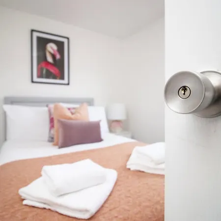 4 Bedroom With Free On Street Parking * 브리스틀