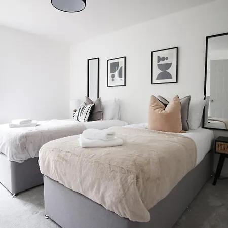 게스트하우스 4 Bedroom With Free On Street Parking 브리스틀