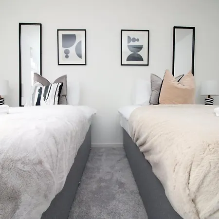 게스트하우스 4 Bedroom With Free On Street Parking 브리스틀