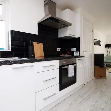 게스트하우스 4 Bedroom With Free On Street Parking 브리스틀
